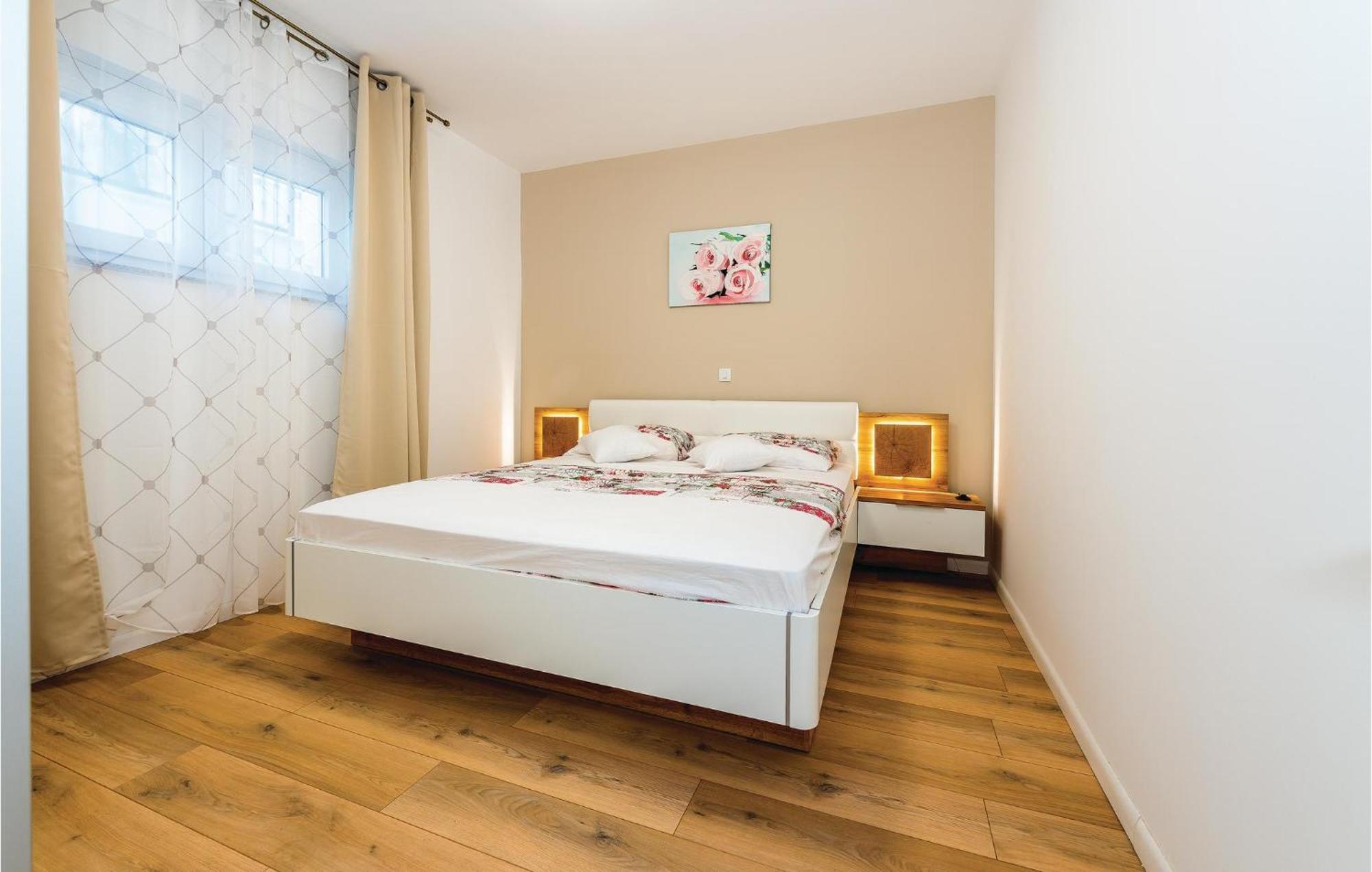 Beautiful Home In Sibenik With Kitchen Extérieur photo