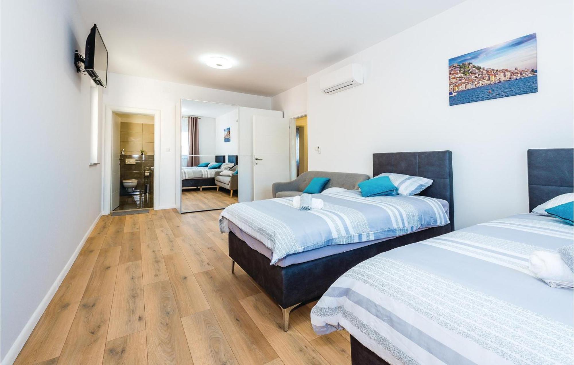 Beautiful Home In Sibenik With Kitchen Extérieur photo