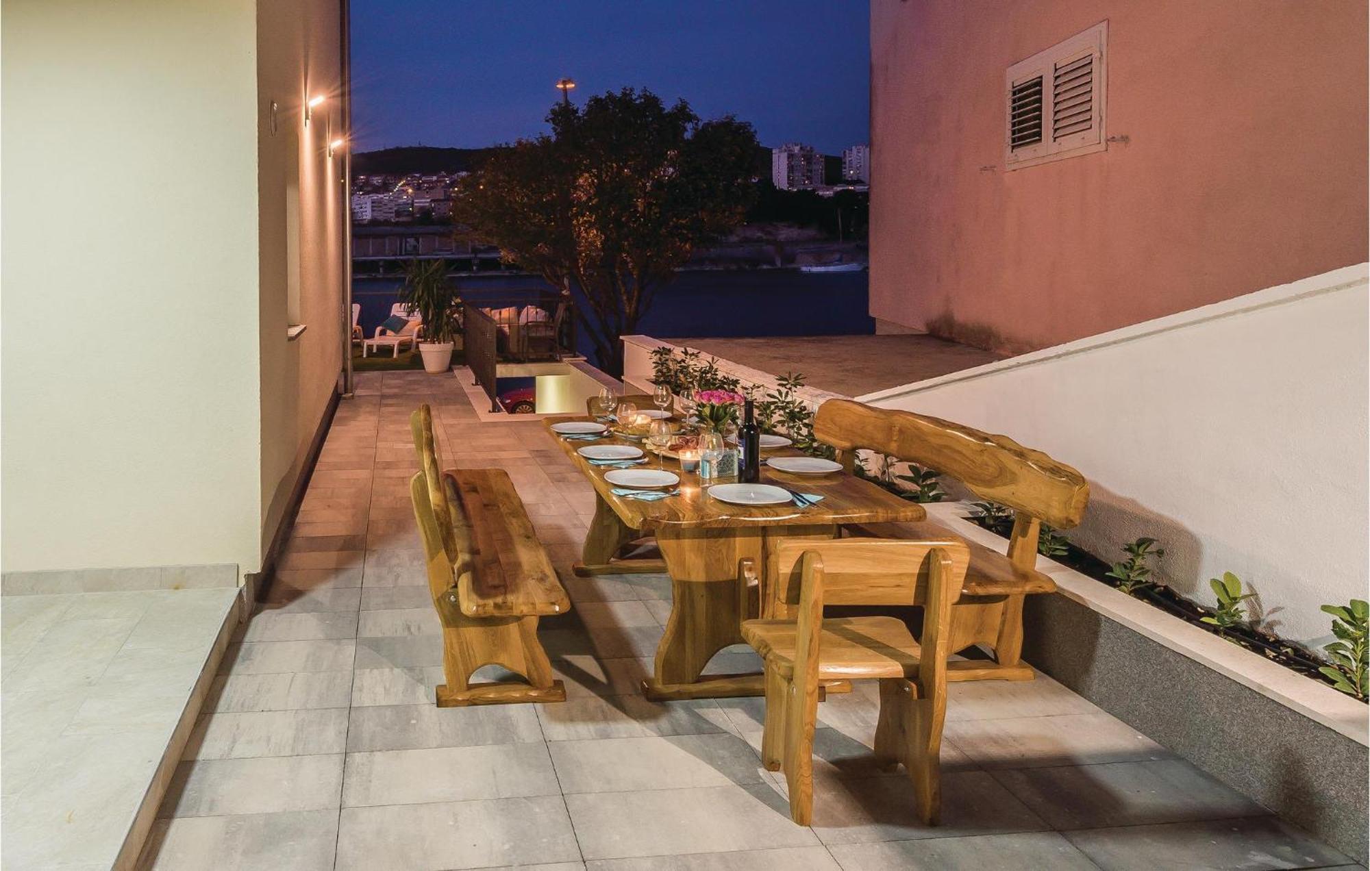 Beautiful Home In Sibenik With Kitchen Extérieur photo