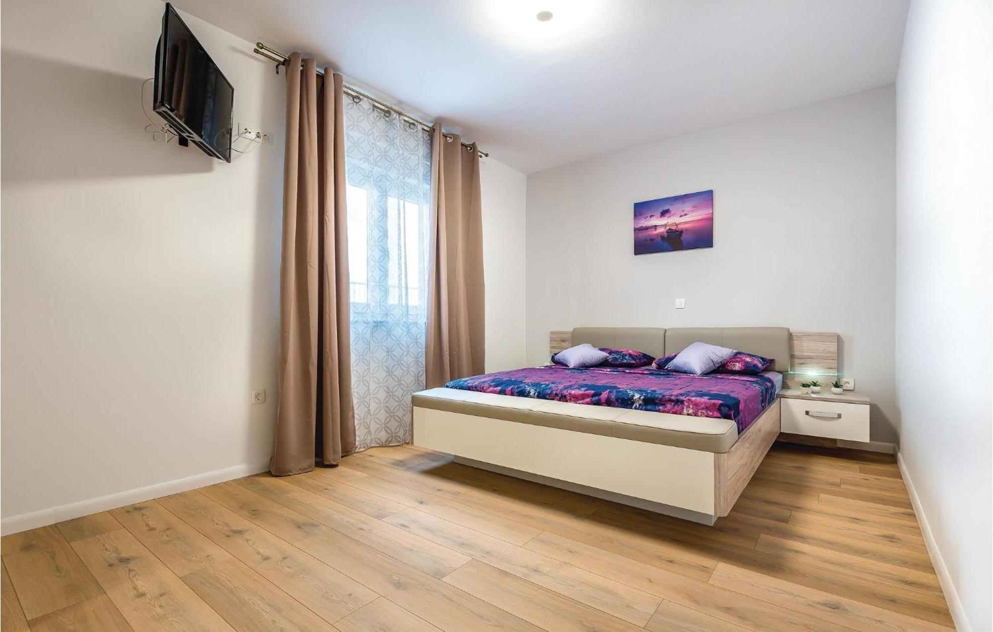 Beautiful Home In Sibenik With Kitchen Extérieur photo